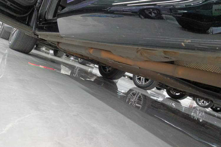 Used Lynk & Co 08 EM-P 2023 120km Long-Range Halo Left Side Sill