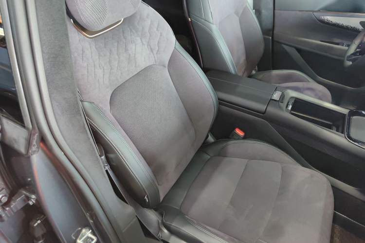 Used Lynk & Co 08 EM-P 2023 220 km Limited-Time Edition Right Front Seat