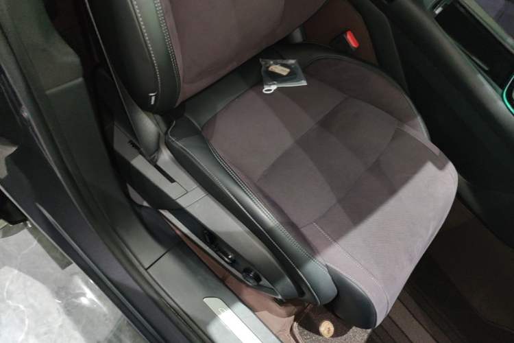Used Lynk & Co 08 EM-P 2023 220 km Limited-Time Edition Right Front Seat