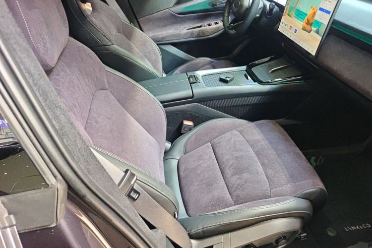 Used Lynk & Co 08 EM-P 2023 220 km Limited-Time Edition Right Front Seat