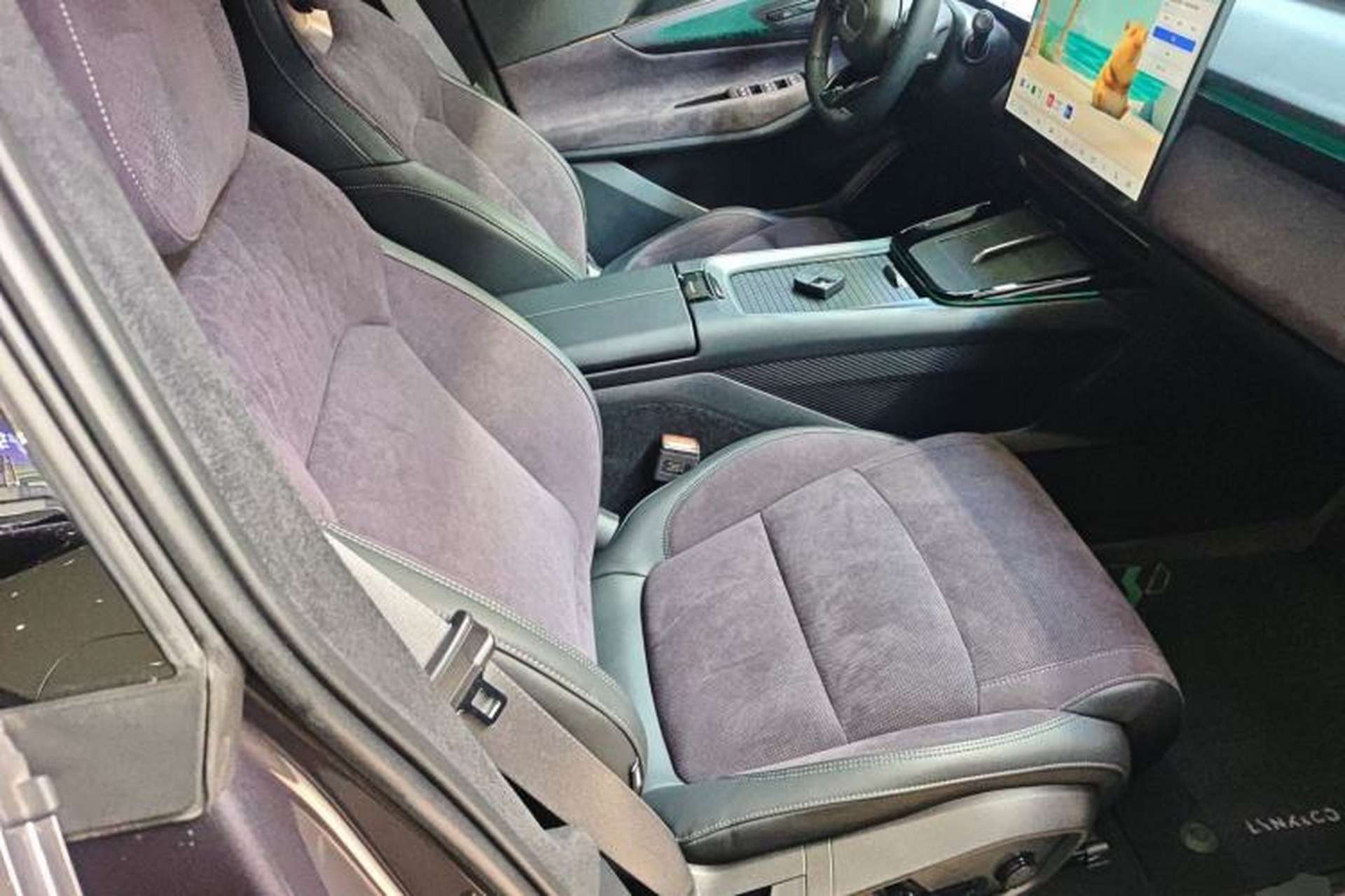 Used Lynk & Co 08 EM-P 2023 220 km Limited-Time Edition Right Front Seat