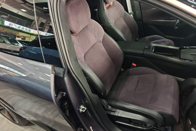Used Lynk & Co 08 EM-P 2023 220 km Limited-Time Edition Right Front Seat