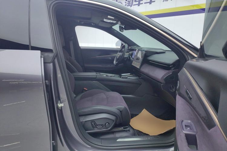 Used Lynk & Co 08 EM-P 2023 220 km Limited-Time Edition Right Front Seat