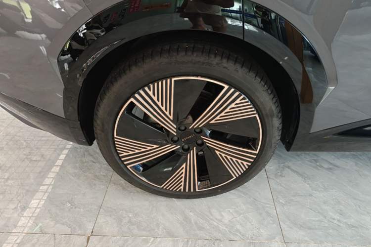 Used Lynk & Co 08 EM-P 2023 220 km Limited-Time Edition Right Rear Wheel Hub