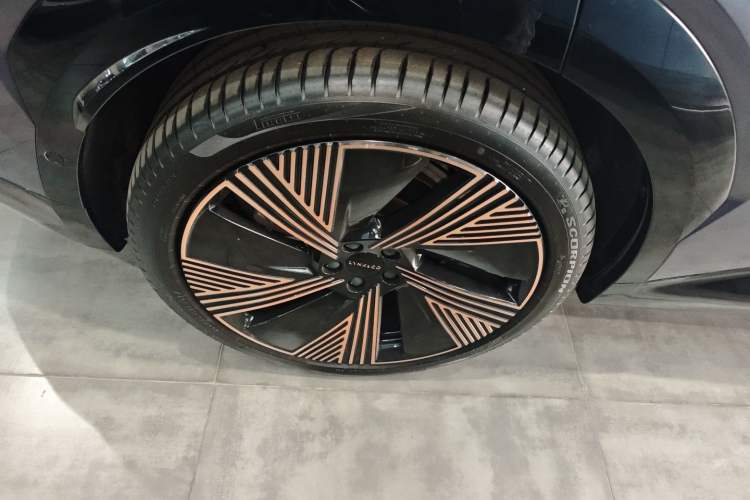 Used Lynk & Co 08 EM-P 2023 220 km Limited-Time Edition Right Rear Wheel Hub