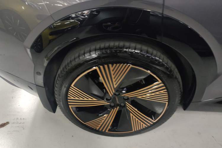 Used Lynk & Co 08 EM-P 2023 220 km Limited-Time Edition Right Rear Wheel Hub