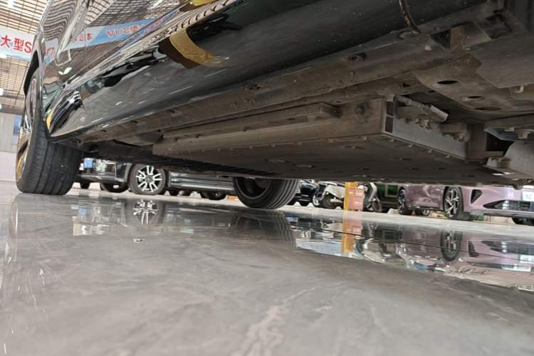 Used Lynk & Co 08 EM-P 2023 220 km Limited-Time Edition Right Side Sill