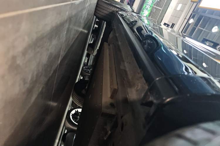 Used Lynk & Co 08 EM-P 2023 220 km Limited-Time Edition Right Side Sill
