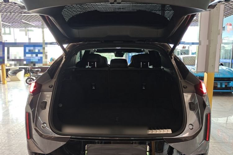 Used Lynk & Co 08 EM-P 2023 220 km Limited-Time Edition Trunk