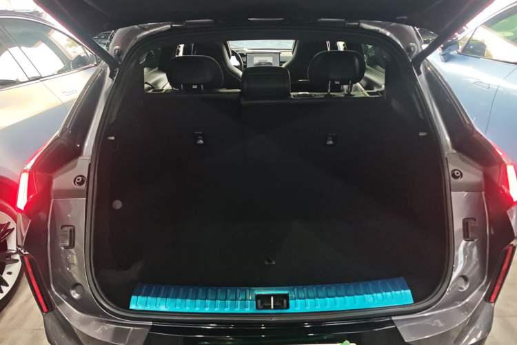 Used Lynk & Co 08 EM-P 2023 220 km Limited-Time Edition Trunk