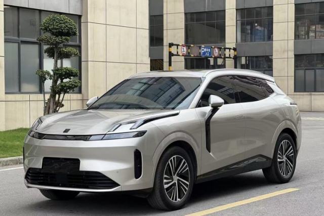 Used Lynk & Co 08 EM-P 2023 120km Long-Range Halo