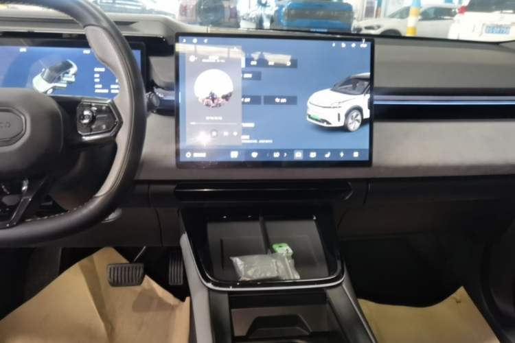 Used Lynk & Co 08 EM-P 2023 120km Long-Range Halo Audio And AC Panel