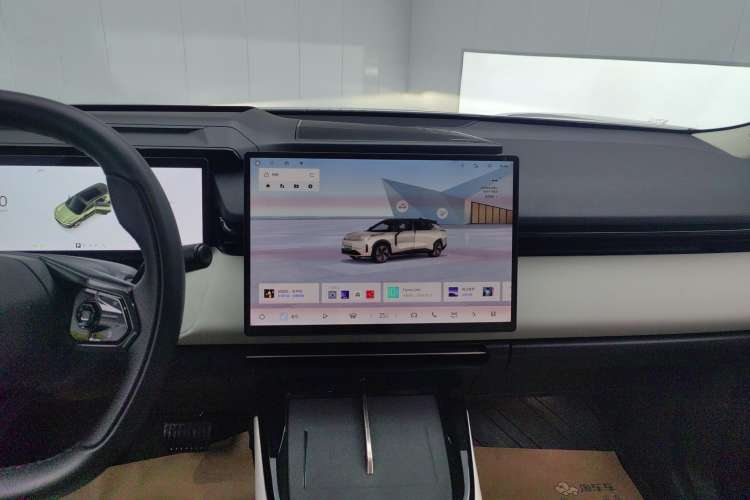 Used Lynk & Co 08 EM-P 2023 220km All-Wheel-Drive Performance Halo Audio And AC Panel