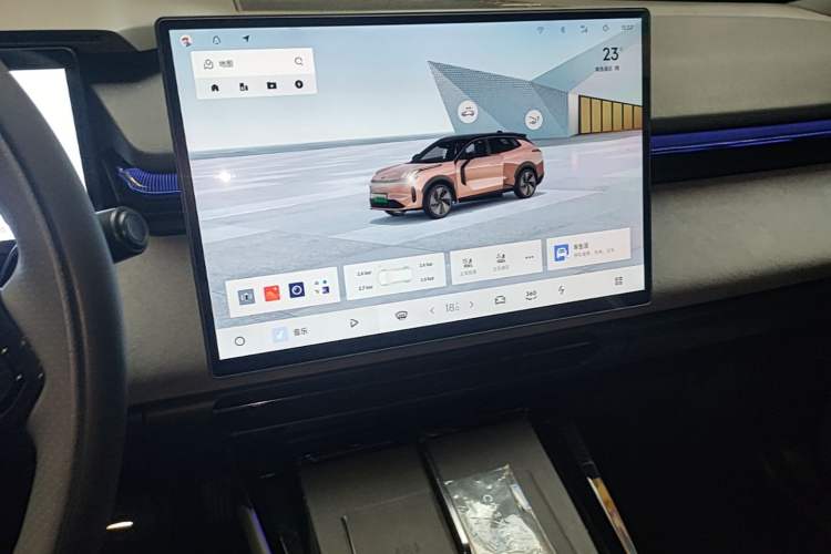 Used Lynk & Co 08 EM-P 2023 120km Long-Range Pro Audio And AC Panel