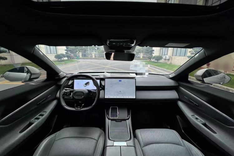 Used Lynk & Co 08 EM-P 2023 120km Long-Range Halo Center Console