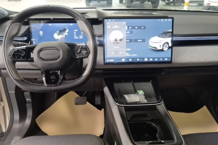 Used Lynk & Co 08 EM-P 2023 120km Long-Range Halo Center Console