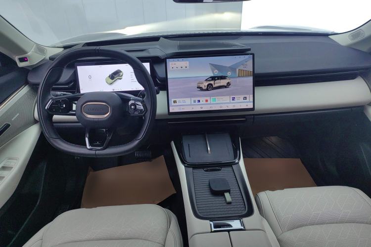 Used Lynk & Co 08 EM-P 2023 220km All-Wheel-Drive Performance Halo Center Console