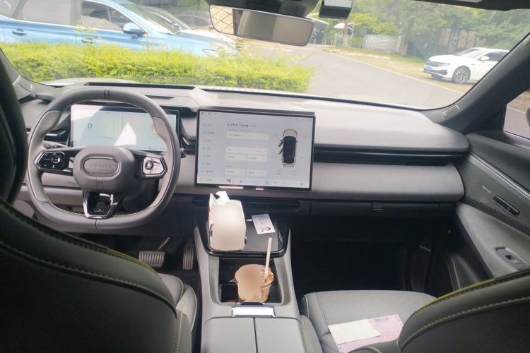 Used Lynk & Co 08 EM-P 2023 120km Long-Range Halo Center Console
