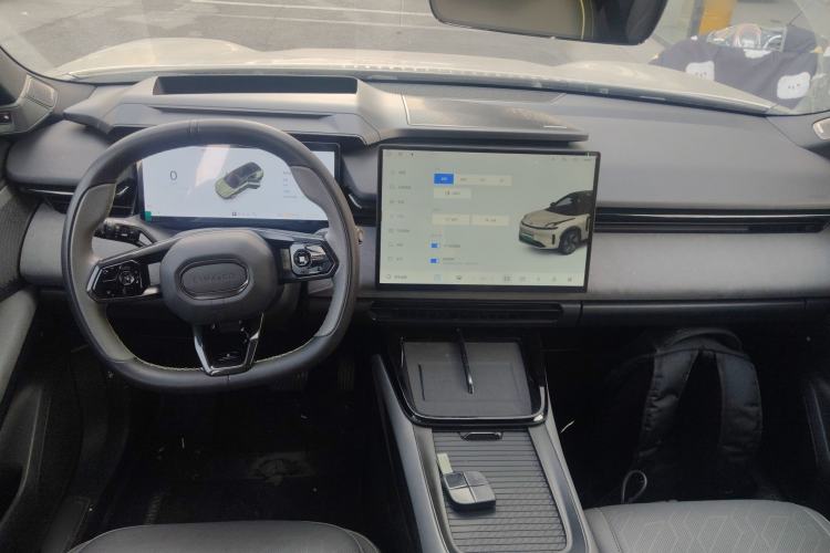 Used Lynk & Co 08 EM-P 2023 120km Long-Range Halo Center Console