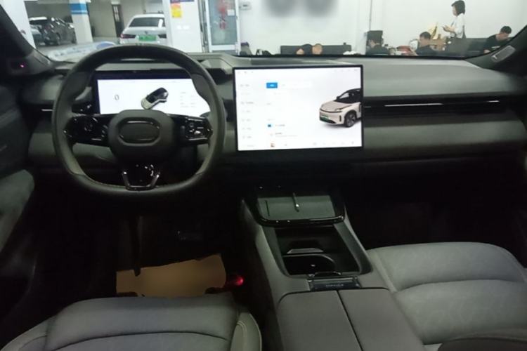 Used Lynk & Co 08 EM-P 2023 120km Long-Range Halo Center Console
