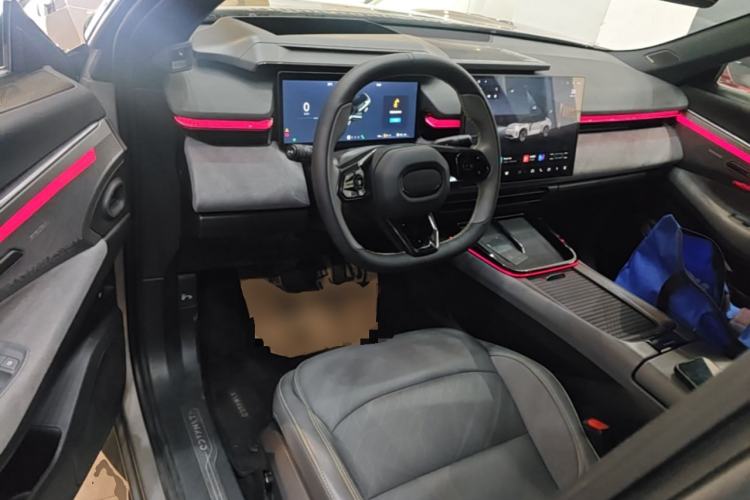 Used Lynk & Co 08 EM-P 2023 120km Long-Range Halo Center Console