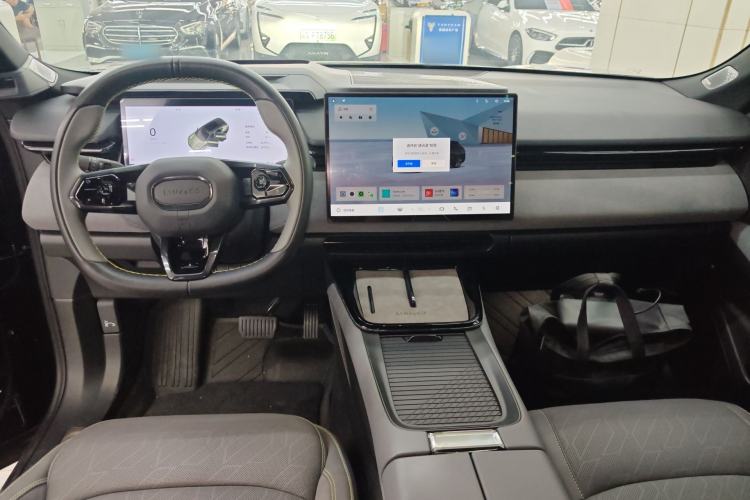 Used Lynk & Co 08 EM-P 2023 120km Long-Range Halo Center Console