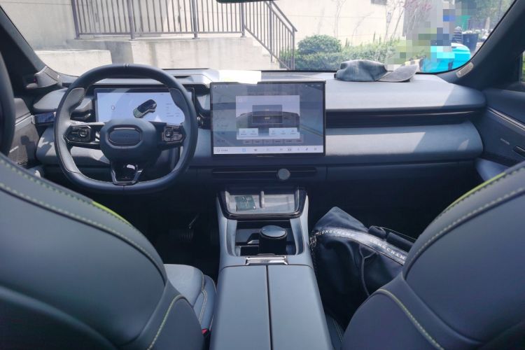 Used Lynk & Co 08 EM-P 2023 120km Long-Range Halo Center Console