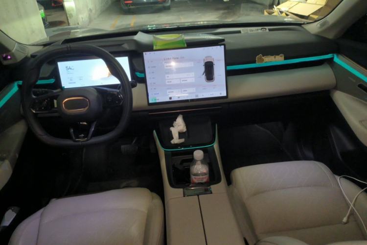 Used Lynk & Co 08 EM-P 2023 245km Ultra-Long Range Halo Center Console
