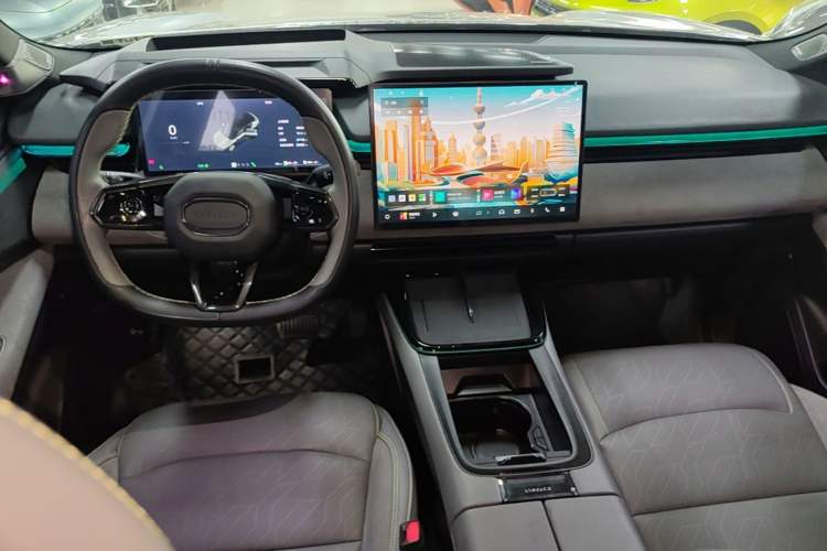Used Lynk & Co 08 EM-P 2023 120km Long-Range Halo Center Console