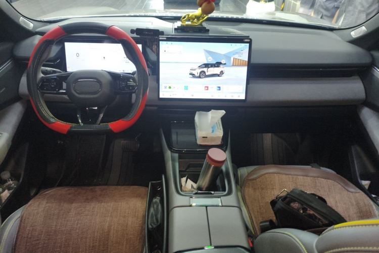 Used Lynk & Co 08 EM-P 2023 120km Long-Range Pro Center Console