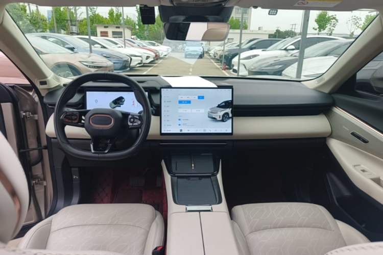 Used Lynk & Co 08 EM-P 2023 245km Ultra-Long Range Halo Center Console