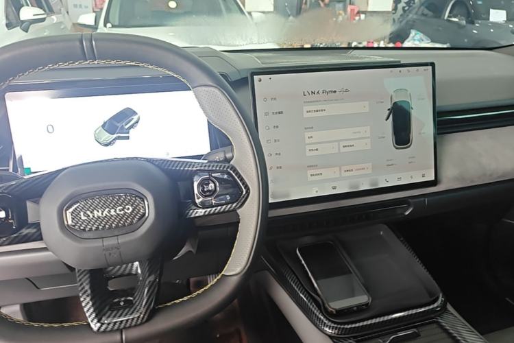 Used Lynk & Co 08 EM-P 2023 120km Long-Range Halo Center Console
