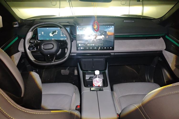 Used Lynk & Co 08 EM-P 2023 120km Long-Range Halo Center Console
