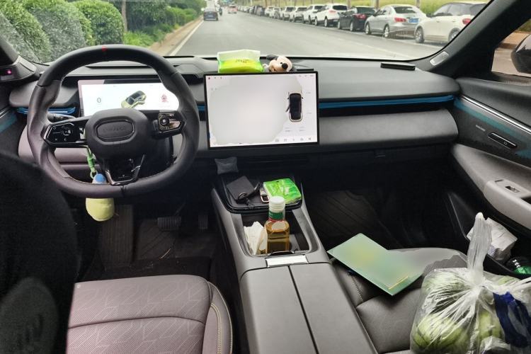 Used Lynk & Co 08 EM-P 2023 120km Long-Range Halo Center Console