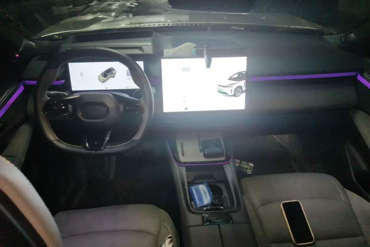 Used Lynk & Co 08 EM-P 2023 120km Long-Range Halo Center Console