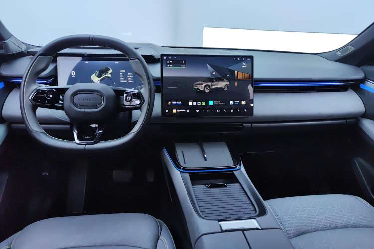 Used Lynk & Co 08 EM-P 2023 220km All-Wheel-Drive Performance Halo Center Console