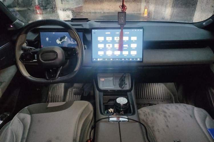 Used Lynk & Co 08 EM-P 2023 120km Long-Range Halo Center Console