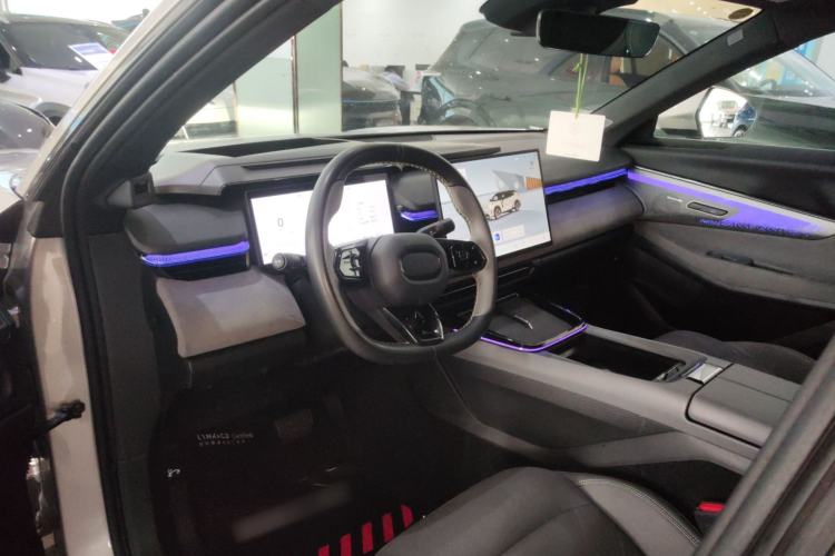 Used Lynk & Co 08 EM-P 2023 120km Long-Range Halo Center Console