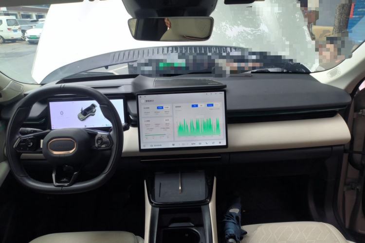 Used Lynk & Co 08 EM-P 2023 220km All-Wheel-Drive Performance Halo Center Console