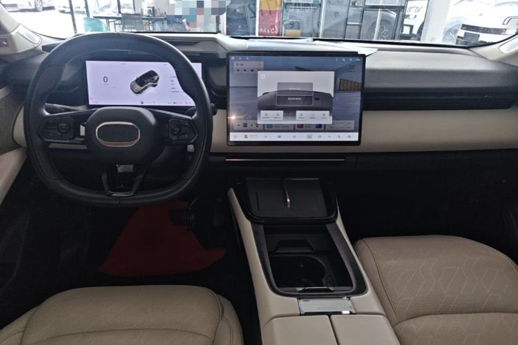 Used Lynk & Co 08 EM-P 2023 220km All-Wheel-Drive Performance Halo Center Console