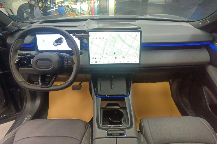 Used Lynk & Co 08 EM-P 2023 120km Long-Range Halo Center Console