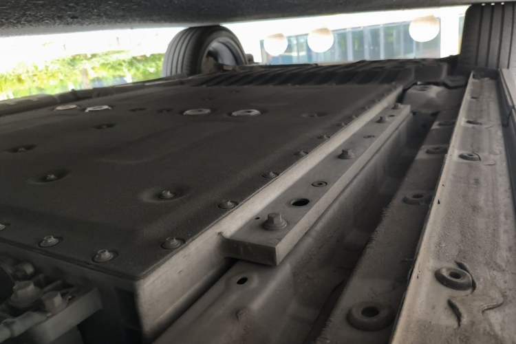 Used Lynk & Co 08 EM-P 2023 120km Long-Range Pro Chassis Front Right