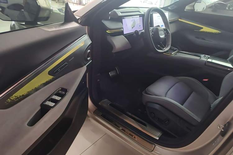 Used Lynk & Co 08 EM-P 2023 245km Ultra-Long Range Halo Driver Seat