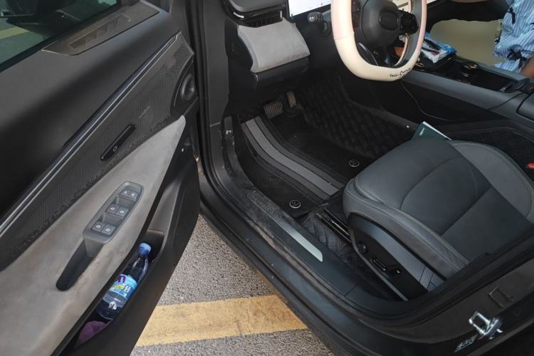 Used Lynk & Co 08 EM-P 2023 120km Long-Range Halo Driver Seat