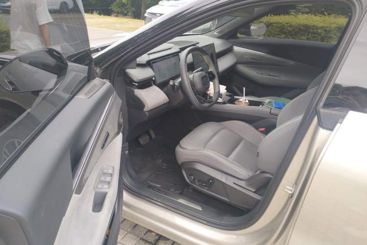 Used Lynk & Co 08 EM-P 2023 120km Long-Range Halo Driver Seat