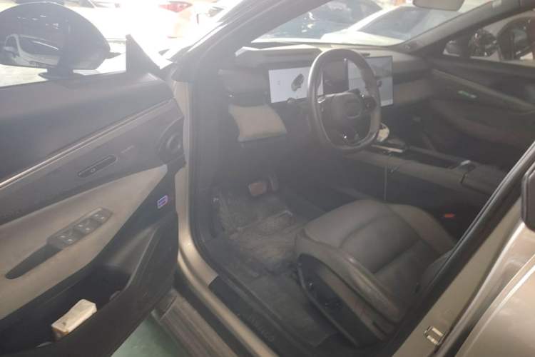 Used Lynk & Co 08 EM-P 2023 220km All-Wheel-Drive Performance Halo Driver Seat