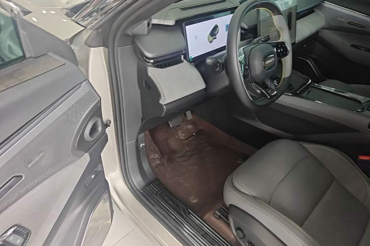Used Lynk & Co 08 EM-P 2023 120km Long-Range Halo Driver Seat