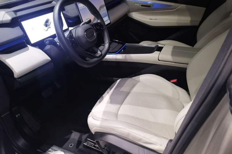 Used Lynk & Co 08 EM-P 2023 245km Ultra-Long Range Halo Driver Seat