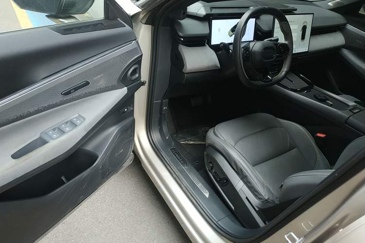 Used Lynk & Co 08 EM-P 2023 120km Long-Range Halo Driver Seat