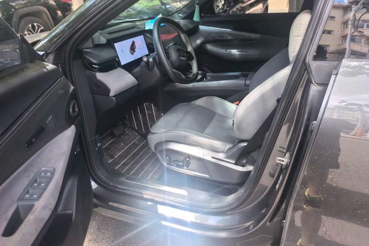 Used Lynk & Co 08 EM-P 2023 120km Long-Range Halo Driver Seat